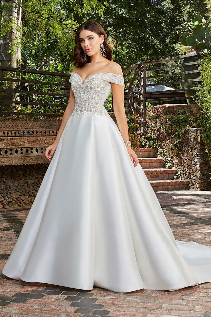 Model wearing a Casablanca Bridal Gown